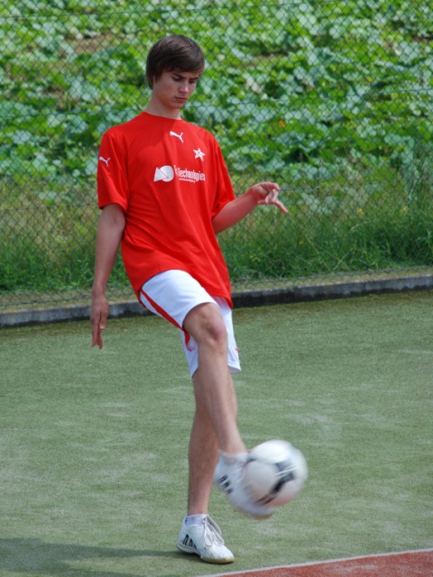 4656_tennisfussball_schw075.jpg