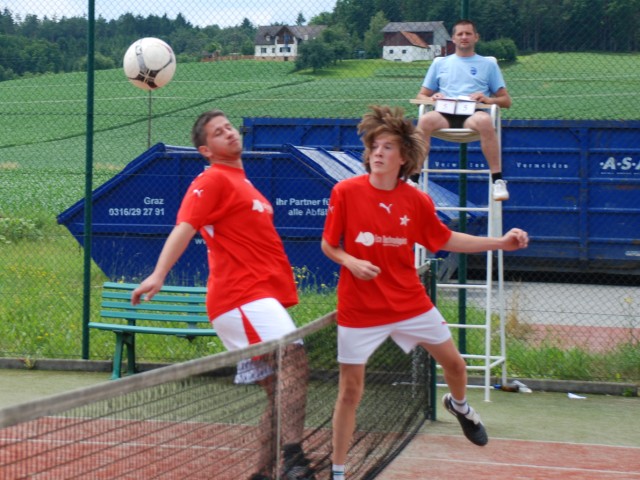 4663_tennisfussball_schw295.jpg