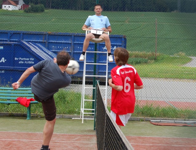 4664_tennisfussball_schw155.jpg