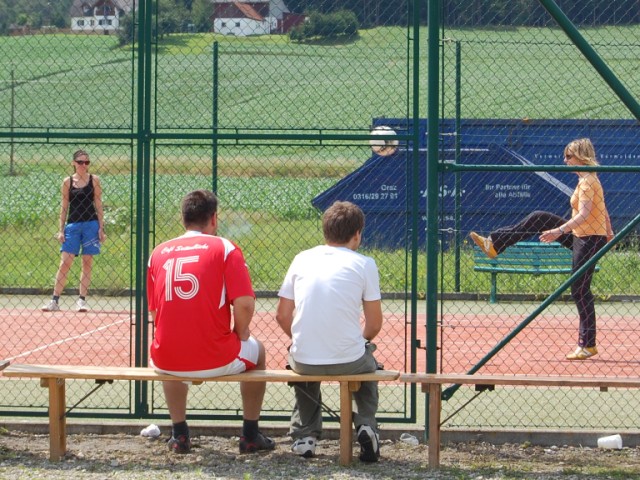 4671_tennisfussball_schw435.jpg