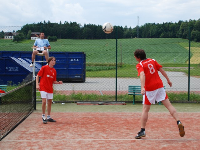 4683_tennisfussball_schw265.jpg