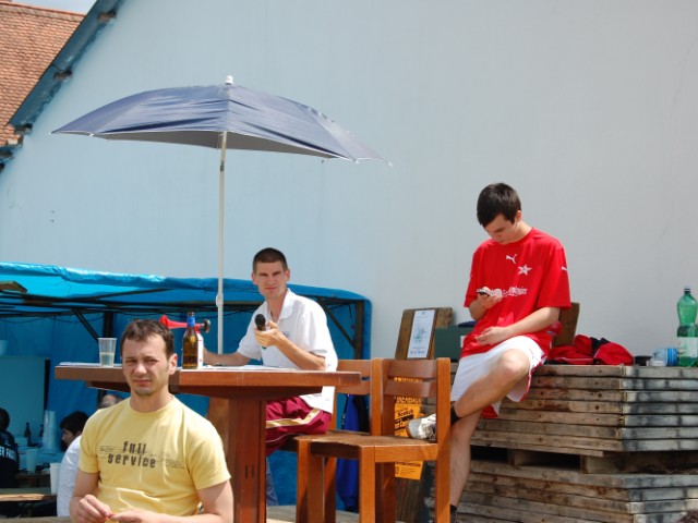 4705_tennisfussball_schw425.jpg