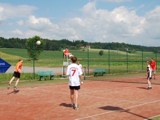 4710_tennisfussball_schw025.jpg