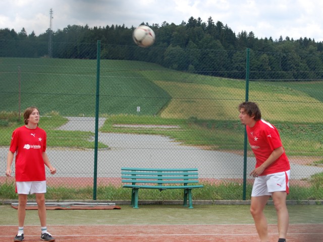 4716_tennisfussball_schw165.jpg