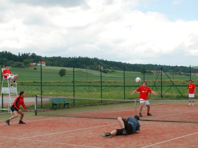 4724_tennisfussball_schw105.jpg