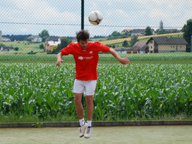 4727_tennisfussball_schw275.jpg