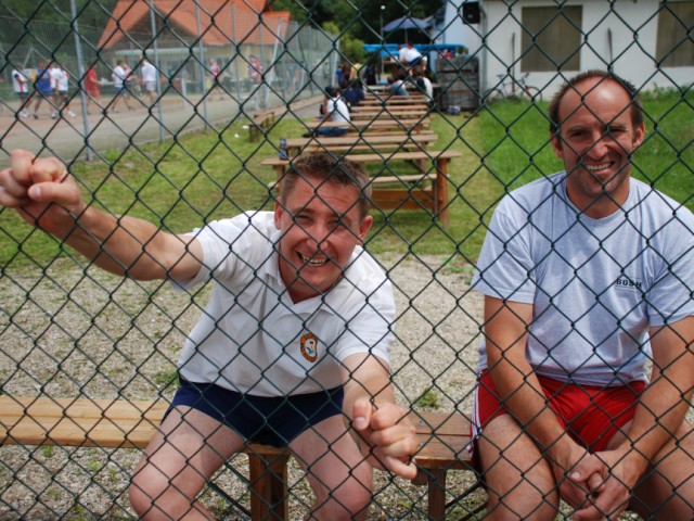 4733_tennisfussball_schw385.jpg