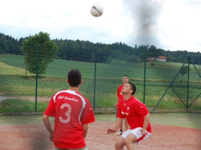 4734_tennisfussball_schw195.jpg